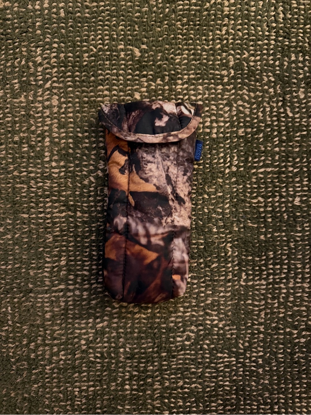 BAGGU Camo print glasses sleeve
